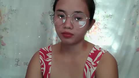 Snapshot of sophie_193 chatting on 04/18/26, 03:10 sophie_193 online show from 04/18/26, 03:10