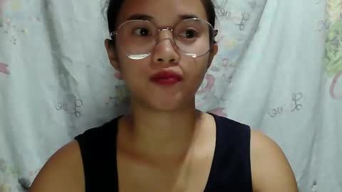 Snapshot of sophie_193 chatting on 04/18/26, 06:01 sophie_193 online show from 04/18/26, 06:01