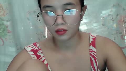 Snapshot of sophie_193 chatting on 05/12/26, 03:47 sophie_193 online show from 05/12/26, 03:47