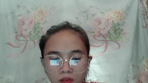Snapshot of sophie_193 chatting on 05/14/26, 03:13 sophie_193 online show from 05/14/26, 03:13