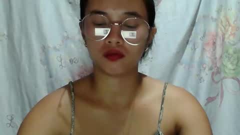 Snapshot of sophie_193 chatting on 05/17/26, 05:31 sophie_193 online show from 05/17/26, 05:31