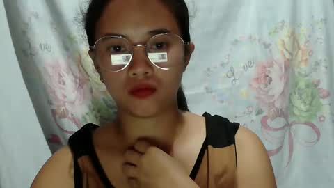Snapshot of sophie_193 chatting on 05/23/26, 06:01 sophie_193 online show from 05/23/26, 06:01