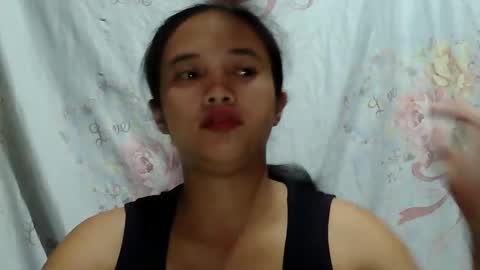 Snapshot of sophie_193 chatting on 06/05/26, 05:07 sophie_193 online show from 06/05/26, 05:07