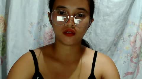 Snapshot of sophie_193 chatting on 06/11/26, 05:33 sophie_193 online show from 06/11/26, 05:33