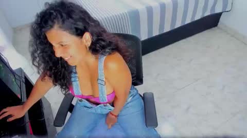 Sophia  online show from 11/02/25, 03:47