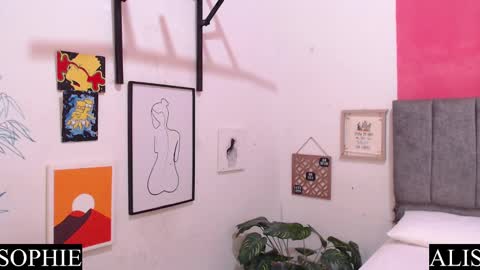 Sophie  Alis online show from 02/12/25, 10:03