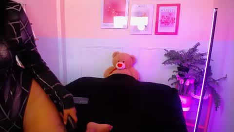 Snapshot of sophie_benet_ chatting on 06/12/26, 11:31 Sophie online show from 06/12/26, 11:31