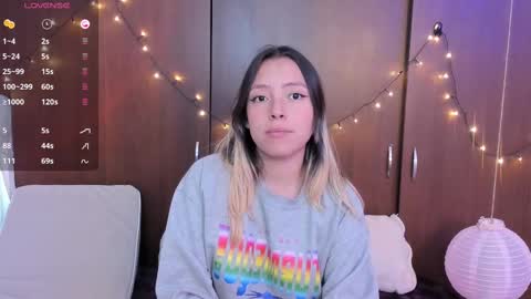 Snapshot of sophie_demoiselle chatting on 09/18/25, 12:40 online show from 09/18/25, 12:40