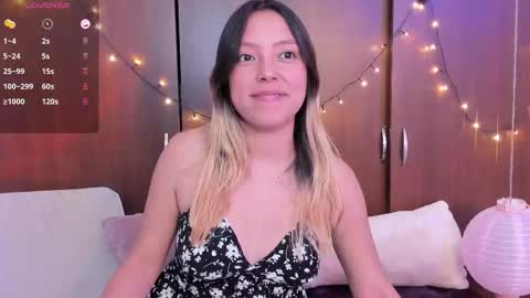 Snapshot of sophie_demoiselle chatting on 09/23/25, 02:09 online show from 09/23/25, 02:09