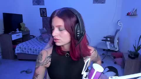 Snapshot of sophie_dolly_ chatting on 05/16/26, 05:15 sophie doll online show from 05/16/26, 05:15