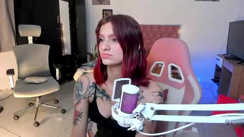 Snapshot of sophie_dolly_ chatting on 06/06/26, 02:05 sophie doll online show from 06/06/26, 02:05