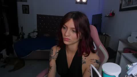 Snapshot of sophie_dolly_ chatting on 06/23/26, 04:27 sophie doll online show from 06/23/26, 04:27