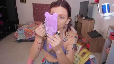 Snapshot of sophie_dolly_ chatting on 06/27/26, 06:46 sophie doll online show from 06/27/26, 06:46