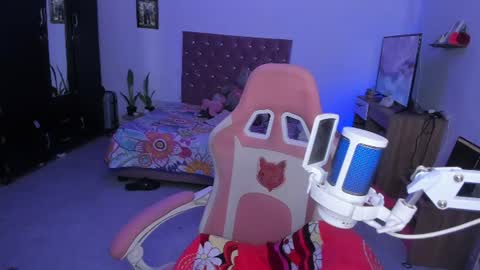 Snapshot of sophie_dolly_ chatting on 06/30/26, 01:50 sophie doll online show from 06/30/26, 01:50