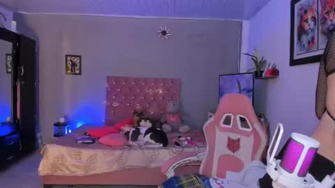 Snapshot of sophie_dolly_ chatting on 07/23/26, 07:12 sophie doll online show from 07/23/26, 07:12