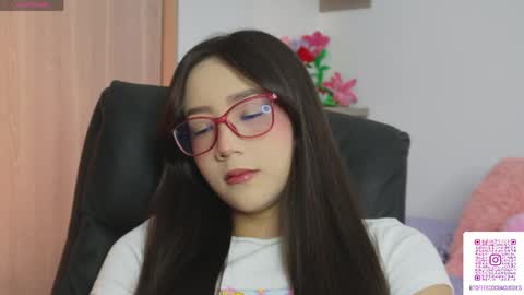 Snapshot of sophie_lii chatting on 05/06/26, 10:04 Sophie or Sof online show from 05/06/26, 10:04