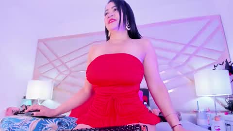 Snapshot of sophie_newton chatting on 11/13/25, 12:04 sophie_newton online show from 11/13/25, 12:04