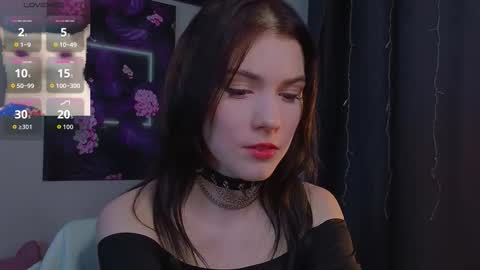 sophie_nomenal_ online show from 11/24/25, 02:17