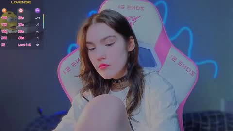 sophie_nomenal_ online show from 05/15/26, 10:50