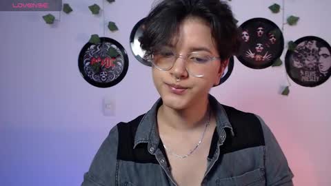 sophie_ross1 online show from 10/21/25, 12:55