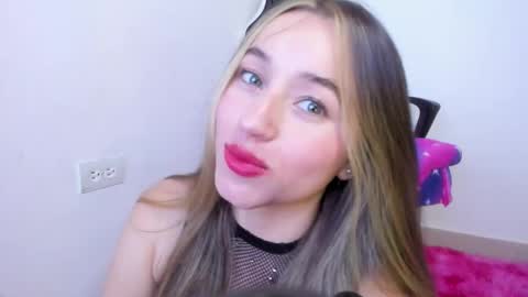 sophie_spencer1 online show from 12/23/25, 02:31