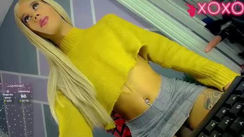Snapshot of sophie_vall chatting on 10/17/25, 07:22 sophie_vall online show from 10/17/25, 07:22
