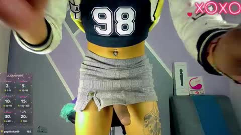 Snapshot of sophie_vall chatting on 10/25/25, 10:59 sophie_vall online show from 10/25/25, 10:59