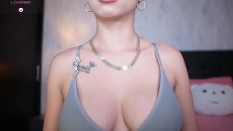 Snapshot of sophie_x1 chatting on 01/19/26, 01:09 Sophie online show from 01/19/26, 01:09