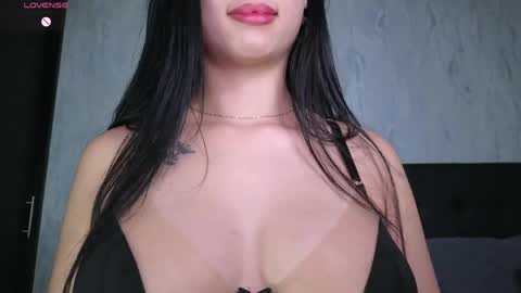 Snapshot of sophie_x1 chatting on 04/11/26, 01:32 Sophie online show from 04/11/26, 01:32