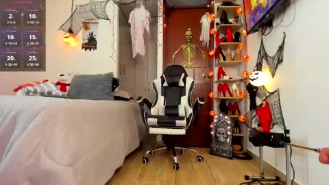 Snapshot of sophiebaker__ chatting on 10/04/25, 02:09 sophiebaker__ online show from 10/04/25, 02:09