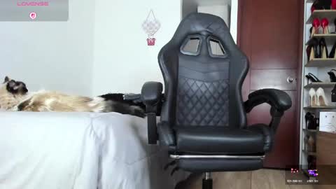 sophiebaker__ online show from 06/06/26, 02:27