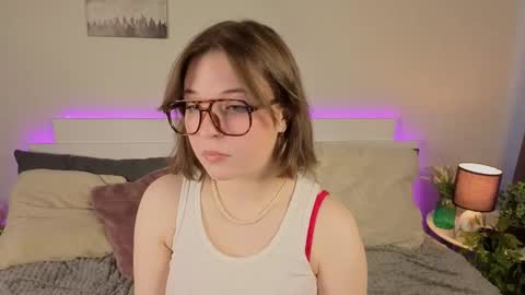 Snapshot of sophieblush chatting on 06/02/26, 06:48 Sophia online show from 06/02/26, 06:48