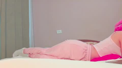 Snapshot of sophiechan69 chatting on 04/08/26, 01:44 ShopieChan69 online show from 04/08/26, 01:44