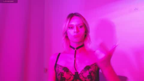 Snapshot of sophiediamond_x chatting on 10/02/25, 07:43 sophiediamond_x online show from 10/02/25, 07:43