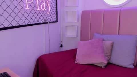 Snapshot of sophiee09_ chatting on 10/02/25, 02:57 Sophie  online show from 10/02/25, 02:57