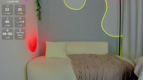 Sophie online show from 12/02/25, 10:05