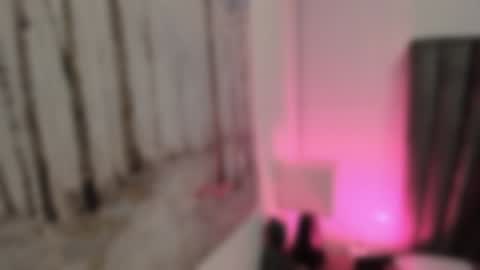 Snapshot of sophiee_smith chatting on 12/27/24, 10:45 Sophie online show from 12/27/24, 10:45