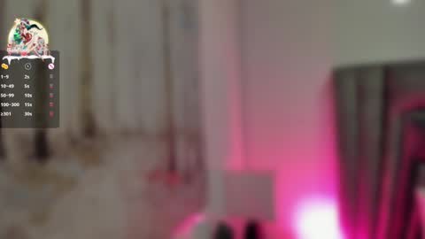 Snapshot of sophiee_smith chatting on 12/30/24, 10:32 Sophie online show from 12/30/24, 10:32
