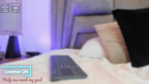 Snapshot of sophiee_smith chatting on 02/14/25, 05:25 Sophie online show from 02/14/25, 05:25