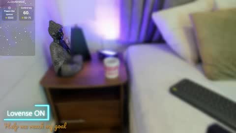Snapshot of sophiee_smith chatting on 02/17/25, 11:44 Sophie online show from 02/17/25, 11:44