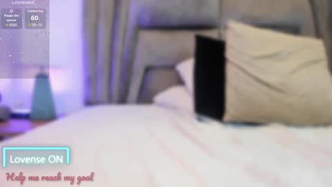 Snapshot of sophiee_smith chatting on 02/19/25, 05:49 Sophie online show from 02/19/25, 05:49