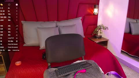 Snapshot of sophiee_velvet chatting on 01/07/25, 02:41 online show from 01/07/25, 02:41
