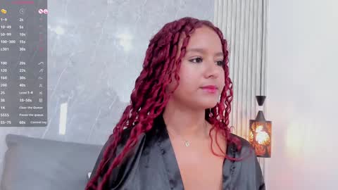 Snapshot of sophiee_velvet chatting on 01/08/25, 05:37 online show from 01/08/25, 05:37