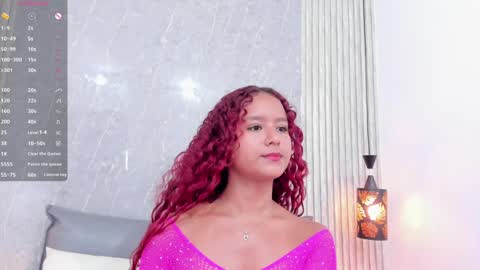Snapshot of sophiee_velvet chatting on 01/29/25, 05:35 online show from 01/29/25, 05:35