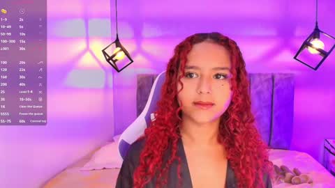 Snapshot of sophiee_velvet chatting on 09/19/25, 12:39 online show from 09/19/25, 12:39
