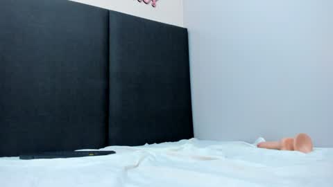 sophieharris__ online show from 01/24/25, 10:51