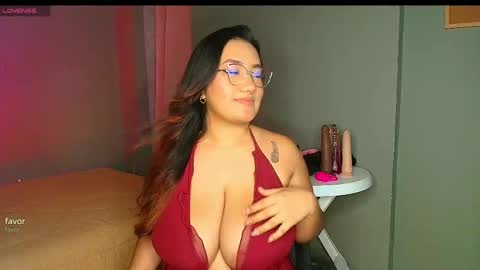 Snapshot of sophiejuicy_ chatting on 09/25/25, 12:58 sophiejuicy_ online show from 09/25/25, 12:58