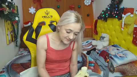Snapshot of sophiekittyy chatting on 01/04/25, 10:38 sophiekittyy online show from 01/04/25, 10:38