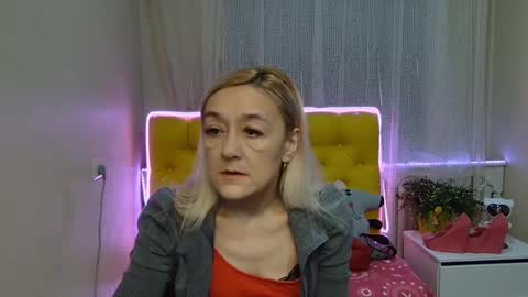 Snapshot of sophiekittyy chatting on 01/28/25, 07:32 sophiekittyy online show from 01/28/25, 07:32