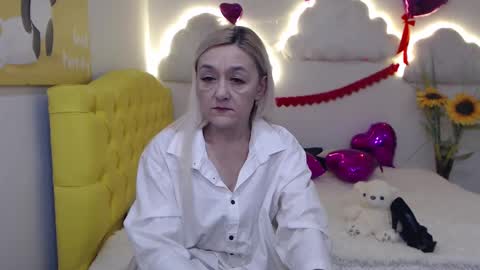 Snapshot of sophiekittyy chatting on 02/16/25, 10:32 sophiekittyy online show from 02/16/25, 10:32
